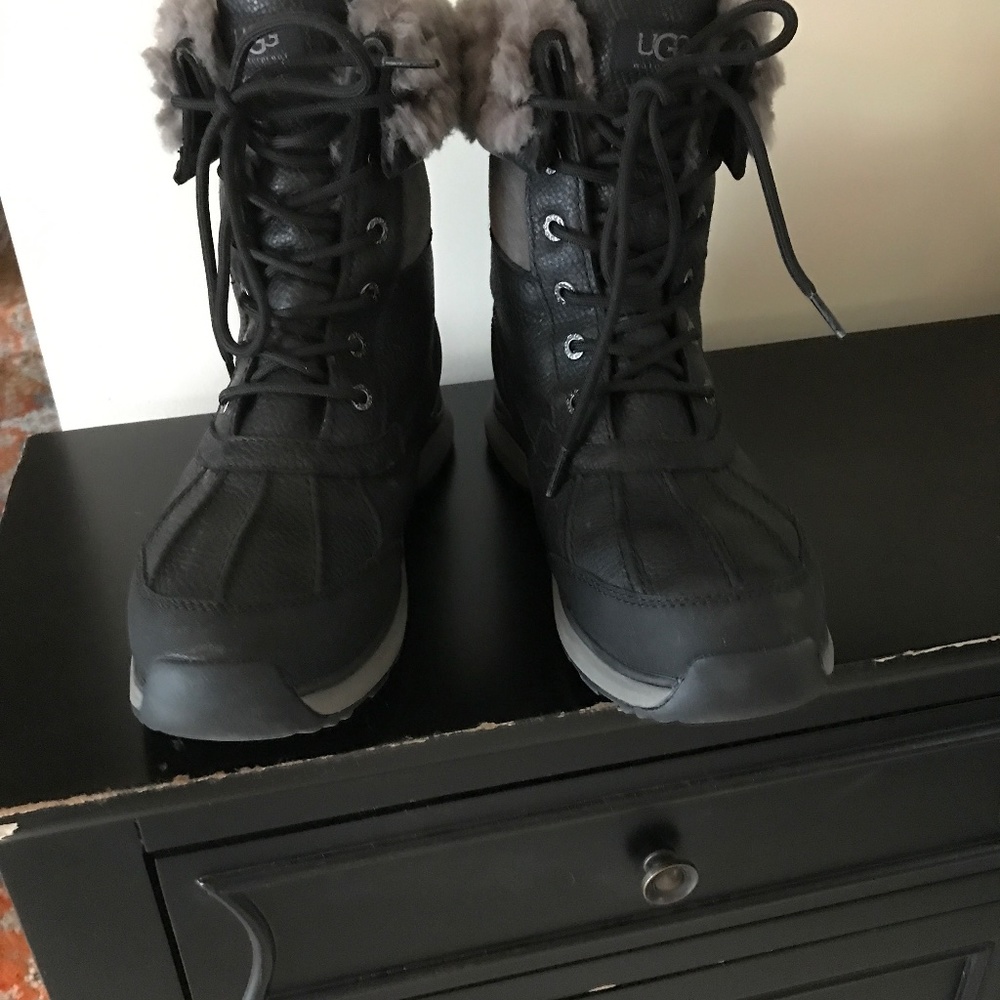 Ugg winter waterproof boots/size 9